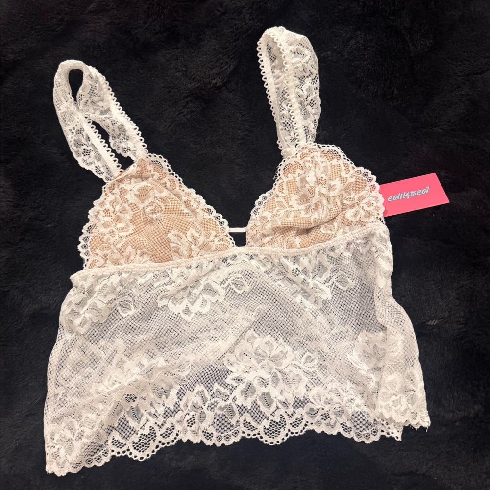 Edikted Lace Crop Top in Cream and White